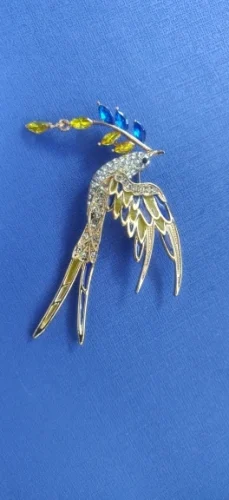 Beaut&Berry Sparkling Peace Dove Brooch for Women Rhinestone Ear of Wheat Pin Ukraine Casual Accessory Gift photo review