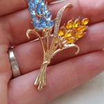 New Sparkling Rhinestone Ear of Wheat Brooches for Women Unisex Plant Pins 4-color Available Casual Party Accessories Gifts photo review