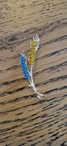 Beaut&Berry Ear of Wheat Brooches for Women Rhinestone Blue and Yellow Plant Pins 5-Color Unisex Casual Accessories Gifts photo review