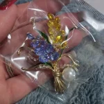 Beaut&Berry Ear of Wheat Brooches for Women Rhinestone Blue and Yellow Plant Pins 5-Color Unisex Casual Accessories Gifts photo review