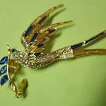 Beaut&Berry Sparkling Peace Dove Brooch for Women Rhinestone Ear of Wheat Pin Ukraine Casual Accessory Gift photo review