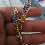 Beaut&Berry Ear of Wheat Brooches for Women Rhinestone Blue and Yellow Plant Pins 5-Color Unisex Casual Accessories Gifts photo review