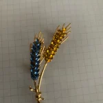 Beaut&Berry Rhinestone Ear of Wheat Brooches for Women Blue and Yellow Plant Pins Unisex Office Party Casual Accessories Gifts photo review