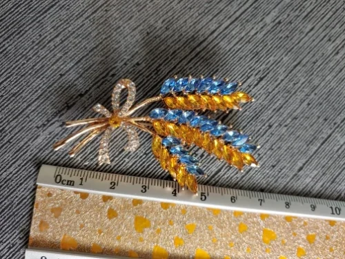 New Three head Rhinestone Ear of Wheat Brooches for Women Unisex Botanical Pins 2-color Available Casual Party Accessories Gifts photo review