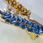 Beaut&Berry Trendy Ear of Wheat Brooches for Women Rhinestone Blue and Yellow Plant Pins 5-Color Unisex Casual Accessories Gifts photo review