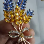 New Three head Rhinestone Ear of Wheat Brooches for Women Unisex Botanical Pins 2-color Available Casual Party Accessories Gifts photo review