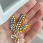 New Three head Rhinestone Ear of Wheat Brooches for Women Unisex Botanical Pins 2-color Available Casual Party Accessories Gifts photo review