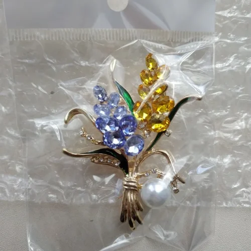 Beaut&Berry Ear of Wheat Brooches for Women Rhinestone Blue and Yellow Plant Pins 5-Color Unisex Casual Accessories Gifts photo review