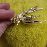 Beaut&Berry Sparkling Peace Dove Brooch for Women Rhinestone Ear of Wheat Pin Ukraine Casual Accessory Gift photo review