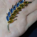 Beaut&Berry Ear of Wheat Brooches for Women Rhinestone Blue and Yellow Plant Pins 5-Color Unisex Casual Accessories Gifts photo review