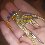 Beaut&Berry Sparkling Peace Dove Brooch for Women Rhinestone Ear of Wheat Pin Ukraine Casual Accessory Gift photo review