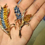 Beaut&Berry New Ear of Wheat Brooch for Women Unisex Plant Pin Ukrainian Patriotic Jewelry Casual Accessory Gift photo review