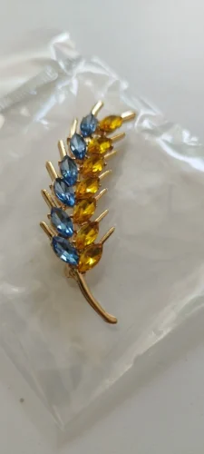 Beaut&Berry Ear of Wheat Brooches for Women Rhinestone Blue and Yellow Plant Pins 5-Color Unisex Casual Accessories Gifts photo review