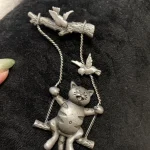 Beaut&Berry Trendy Retro Swing Cat Brooches Unisex 3-color Small Animal Pins Jewelry Accessories Gifts photo review