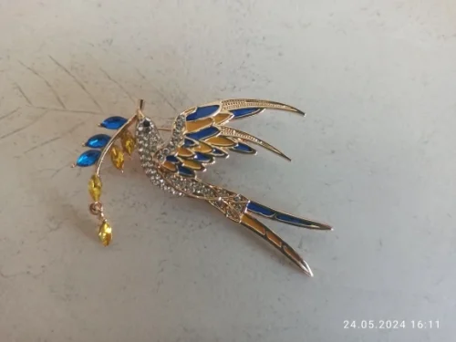 Beaut&Berry Sparkling Peace Dove Brooch for Women Rhinestone Ear of Wheat Pin Ukraine Casual Accessory Gift photo review