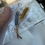 Beaut&Berry Rhinestone Ear of Wheat Brooches for Women Blue and Yellow Plant Pins Unisex Office Party Casual Accessories Gifts photo review