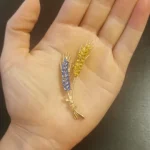 Beaut&Berry Trendy Ear of Wheat Brooches for Women Rhinestone Blue and Yellow Plant Pins 5-Color Unisex Casual Accessories Gifts photo review