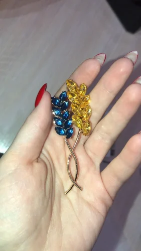 Beaut&Berry Ear of Wheat Brooches for Women Rhinestone Blue and Yellow Plant Pins 5-Color Unisex Casual Accessories Gifts photo review