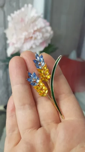 Beaut&Berry Ear of Wheat Brooches for Women Rhinestone Blue and Yellow Plant Pins 5-Color Unisex Casual Accessories Gifts photo review