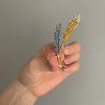 Beaut&Berry Trendy Ear of Wheat Brooches for Women Rhinestone Blue and Yellow Plant Pins 5-Color Unisex Casual Accessories Gifts photo review