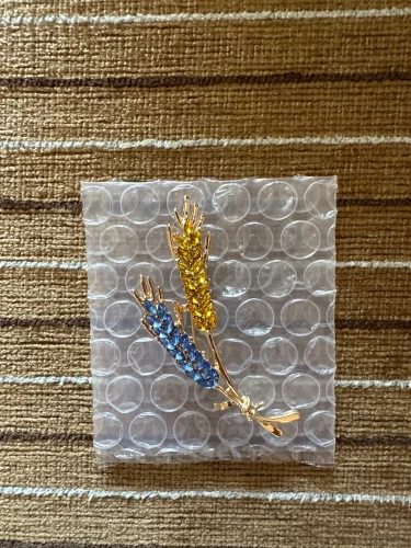 Beaut&Berry Ear of Wheat Brooches for Women Rhinestone Blue and Yellow Plant Pins 5-Color Unisex Casual Accessories Gifts photo review