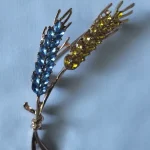 Beaut&Berry Ear of Wheat Brooches for Women Rhinestone Blue and Yellow Plant Pins 5-Color Unisex Casual Accessories Gifts photo review