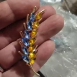 Beaut&Berry Ear of Wheat Brooches for Women Rhinestone Blue and Yellow Plant Pins 5-Color Unisex Casual Accessories Gifts photo review