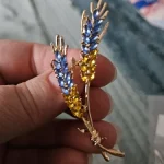 Beaut&Berry Ear of Wheat Brooches for Women Rhinestone Blue and Yellow Plant Pins 5-Color Unisex Casual Accessories Gifts photo review