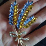 New Three head Rhinestone Ear of Wheat Brooches for Women Unisex Botanical Pins 2-color Available Casual Party Accessories Gifts photo review