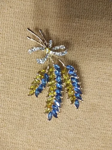 New Three head Rhinestone Ear of Wheat Brooches for Women Unisex Botanical Pins 2-color Available Casual Party Accessories Gifts photo review