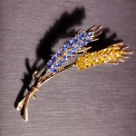 Beaut&Berry Trendy Ear of Wheat Brooches for Women Rhinestone Blue and Yellow Plant Pins 5-Color Unisex Casual Accessories Gifts photo review