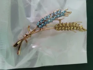 Beaut&Berry Ear of Wheat Brooches for Women Rhinestone Blue and Yellow Plant Pins 5-Color Unisex Casual Accessories Gifts photo review