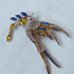 Beaut&Berry Sparkling Peace Dove Brooch for Women Rhinestone Ear of Wheat Pin Ukraine Casual Accessory Gift photo review