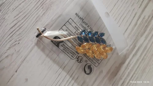 Beaut&Berry Ear of Wheat Brooches for Women Rhinestone Blue and Yellow Plant Pins 5-Color Unisex Casual Accessories Gifts photo review