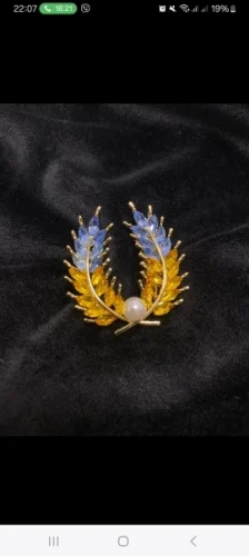 Beaut&Berry Ear of Wheat Brooches for Women Rhinestone Blue and Yellow Plant Pins 5-Color Unisex Casual Accessories Gifts photo review