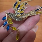 Beaut&Berry Sparkling Peace Dove Brooch for Women Rhinestone Ear of Wheat Pin Ukraine Casual Accessory Gift photo review