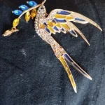 Beaut&Berry Sparkling Peace Dove Brooch for Women Rhinestone Ear of Wheat Pin Ukraine Casual Accessory Gift photo review