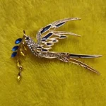 Beaut&Berry Sparkling Peace Dove Brooch for Women Rhinestone Ear of Wheat Pin Ukraine Casual Accessory Gift photo review