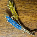 Beaut&Berry Ear of Wheat Brooches for Women Rhinestone Blue and Yellow Plant Pins 5-Color Unisex Casual Accessories Gifts photo review