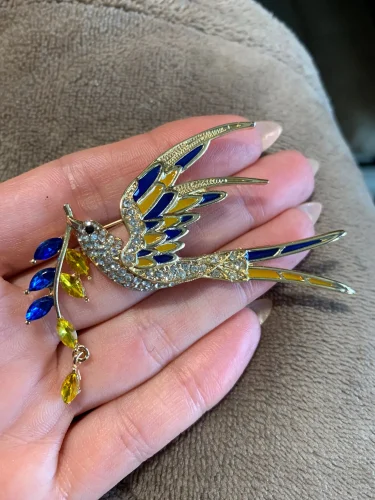 Beaut&Berry Sparkling Peace Dove Brooch for Women Rhinestone Ear of Wheat Pin Ukraine Casual Accessory Gift photo review