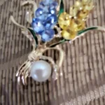 Beaut&Berry Ear of Wheat Brooches for Women Rhinestone Blue and Yellow Plant Pins 5-Color Unisex Casual Accessories Gifts photo review