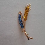 Beaut&Berry Trendy Ear of Wheat Brooches for Women Rhinestone Blue and Yellow Plant Pins 5-Color Unisex Casual Accessories Gifts photo review