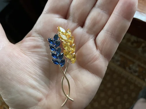 Beaut&Berry Ear of Wheat Brooches for Women Rhinestone Blue and Yellow Plant Pins 5-Color Unisex Casual Accessories Gifts photo review