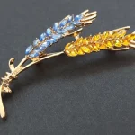 Beaut&Berry Ear of Wheat Brooches for Women Rhinestone Blue and Yellow Plant Pins 5-Color Unisex Casual Accessories Gifts photo review