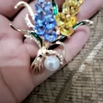 Beaut&Berry Ear of Wheat Brooches for Women Rhinestone Blue and Yellow Plant Pins 5-Color Unisex Casual Accessories Gifts photo review