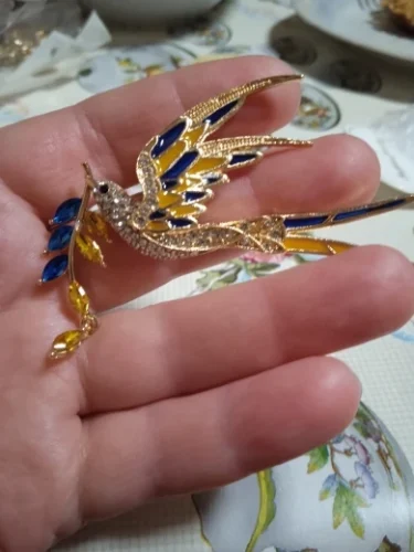 Beaut&Berry Sparkling Peace Dove Brooch for Women Rhinestone Ear of Wheat Pin Ukraine Casual Accessory Gift photo review