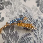 Beaut&Berry Ear of Wheat Brooches for Women Rhinestone Blue and Yellow Plant Pins 5-Color Unisex Casual Accessories Gifts photo review