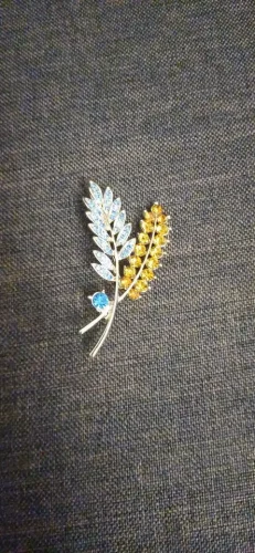 Beaut&Berry Ear of Wheat Brooches for Women Rhinestone Blue and Yellow Plant Pins 5-Color Unisex Casual Accessories Gifts photo review