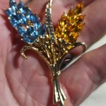 New Sparkling Rhinestone Ear of Wheat Brooches for Women Unisex Plant Pins 4-color Available Casual Party Accessories Gifts photo review