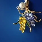 Beaut&Berry Ear of Wheat Brooches for Women Rhinestone Blue and Yellow Plant Pins 5-Color Unisex Casual Accessories Gifts photo review